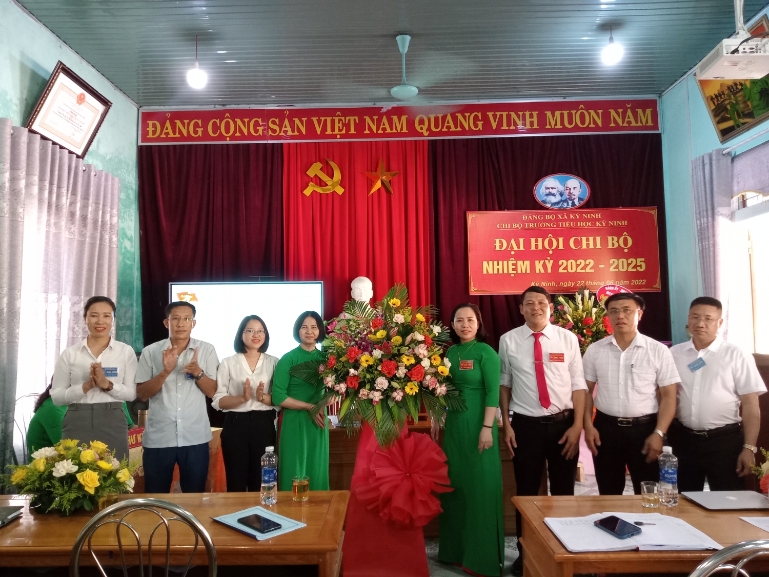 CHI BỘ TRƯỜNG TIỂU HỌC KỲ NINH TỔ CHỨC ĐẠI HỘI ĐIỂM NHIỆM KỲ 2022 - 2025