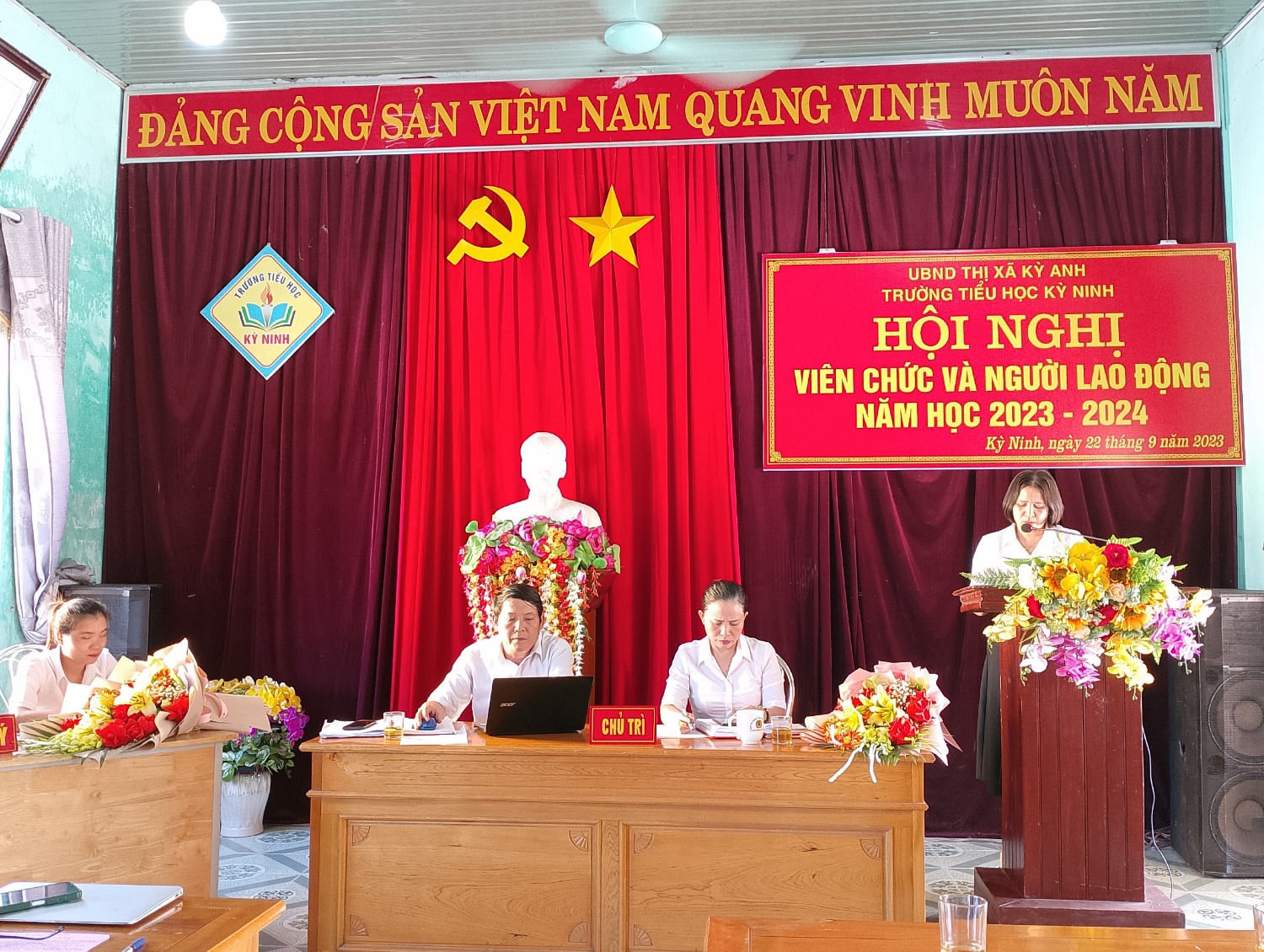 TRƯỜNG TIỂU HỌC KỲ NINH TỔ CHỨC HỘI NGHỊ " VIÊN CHỨC VÀ NGƯỜI LAO ĐỘNG" NĂM HỌC 2023 - 2024.