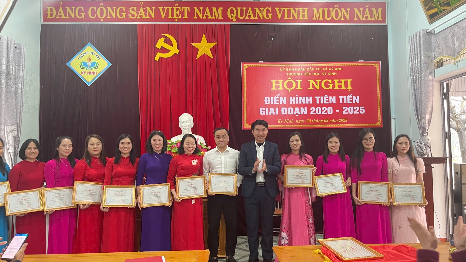 Hội nghị "Điển hình tiên tiến" trường Tiểu học Kỳ Ninh giai đoạn 2020 - 2025