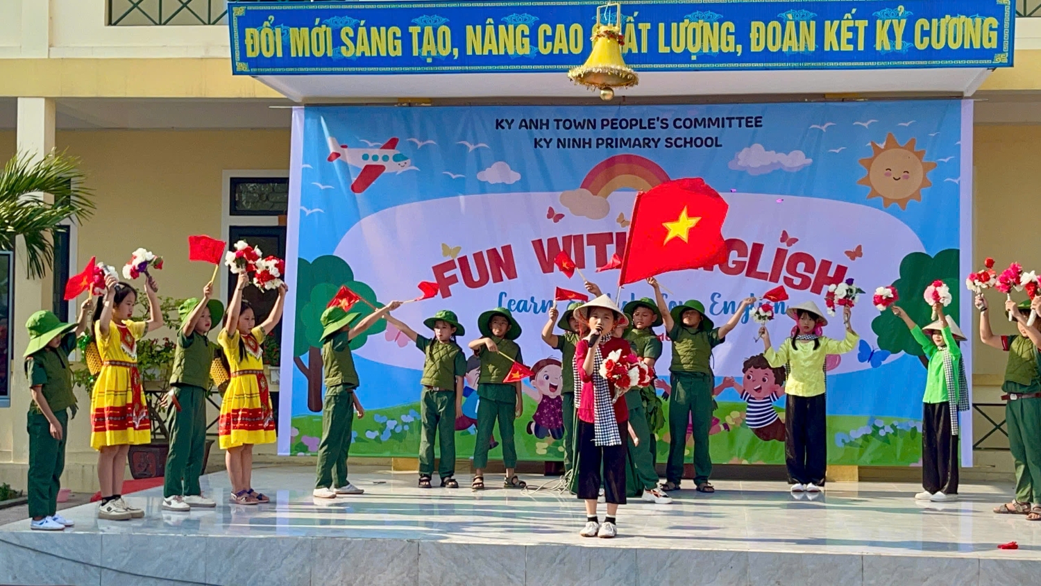 Trường tiểu học Kỳ Ninh, thị xã Kỳ Anh tổ chức hoạt động giao lưu Câu lạc bộ Tiếng Anh với chủ đề hướng về ngày Giải phóng Miền Nam thống nhất đất nước ( 30/4/1975 - 30/4/2025).