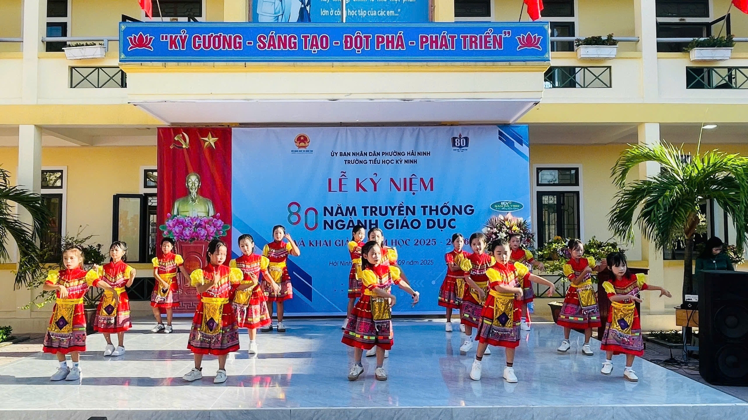 TRƯỜNG TIỂU HỌC KỲ NINH HÂN HOAN CHÀO ĐÓN NĂM HỌC MỚI 2025 - 2026 VÀ NGÀY HỘI TOÀN DÂN ĐƯA TRẺ ĐẾN TRƯỜNG